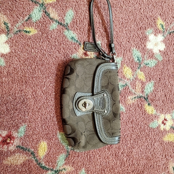 Coach Handbags - Vintage Coach Wristlet